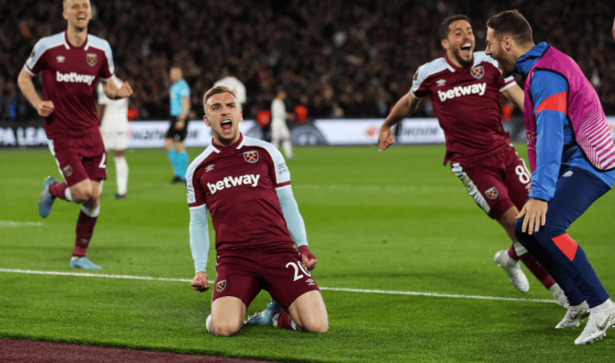 曼城大胜桑德兰，积分榜差距缩小