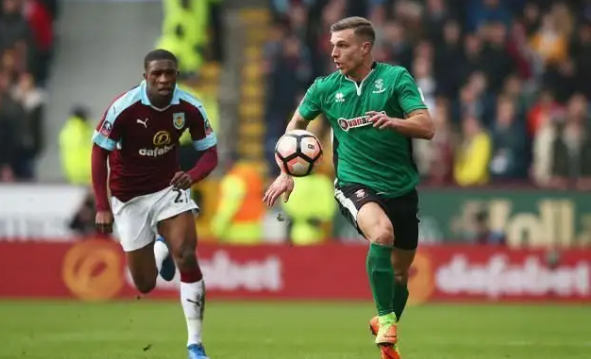 CBA：深圳男篮三分爆发 主场胜上海